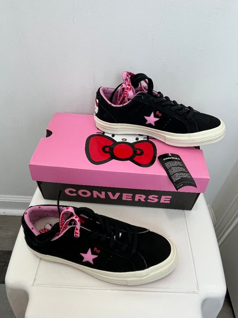 Converse One Star Ox Hello Kitty Black Prism Pink Egret Shoes Men 6.5 Women 8.5